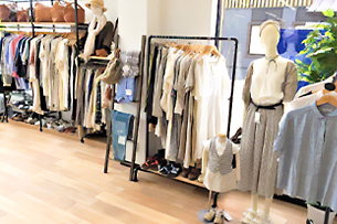 セカンドストリート八王子松木店内観